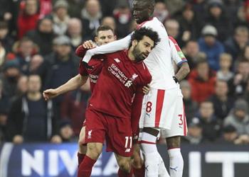 حكم إنجليزي سابق محمد صلاح لا يستحق ركلة جزاء أمام بالاس والحكم أخطأ بهذا الأمر