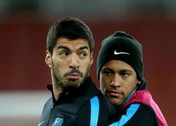 سواريز يطالب نيمار بتجاهل الشائعات