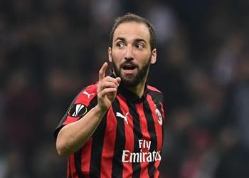 إكسبريس تتوقع مشاركة هيجواين مع تشيلسي أمام توتنهام بكأس الرابطة