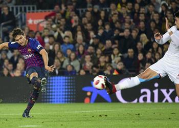 توقف المفاوضات بين برشلونة وآرسنال بشأن دينيس سواريز