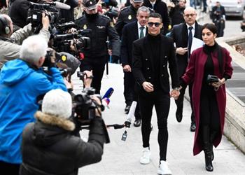 أول رد فعل من رونالدو بعد تسوية قضاياه الضريبية