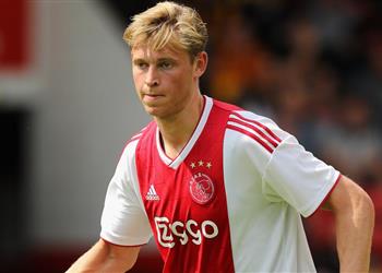 تقارير إسبانية دي يونج يوافق على الانتقال إلى برشلونة