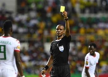 كاف يبرأ حكم مباراة الترجي وأول أغسطس من الفساد