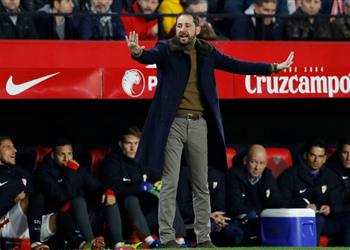 مدرب إشبيلية حققنا انتصار ا رائع ا على برشلونة وسنكون حذرين بمواجهة الإياب