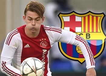 دي ليخت أي لاعب يرغب في اللعب لبرشلونة