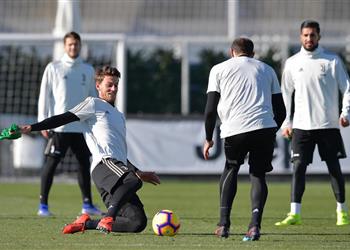 أليجري ينعش آمال روجاني ويتمسك ببقاء مهاجم يوفنتوس