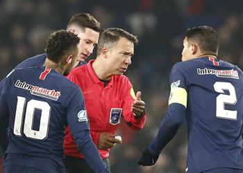 تياجو سيلفا معلقا على إصابة نيمار على الحكام حماية اللاعبين