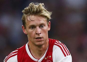 دي يونج أرفض ارتداء القميص رقم 14 بسبب كرويف ولا أعرف نشيد برشلونة