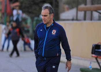 لاسارتي يحاضر لاعبي الأهلي بـ الفيديو قبل مباراة دجلة في الدوري