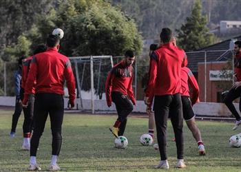 مران مستبعدي الأهلي أمام دجلة أزارو وفتحي يواصلان التأهيل