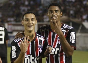 جلوبوسبورت مهاجم برازيلي جديد يقترب من برشلونة في يناير