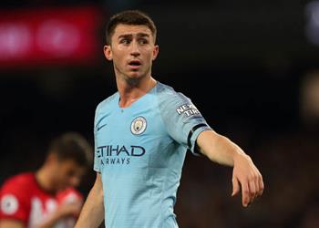 رغم الهزيمة أمام نيوكاسل لاعب مانشستر سيتي يحذر ليفربول