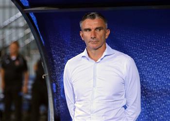 رسمي ا كارتيرون مدير ا فني ا لنادي الرجاء المغربي