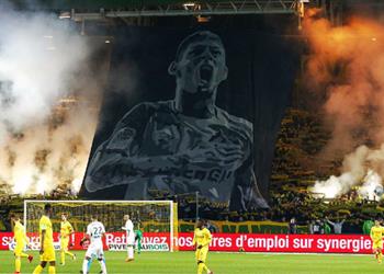 فيديو جمهور نانت يدعم سالا في مشهد مؤثر ومدربه يبكي