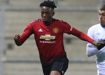 رسمي ا مانشستر يونايتد يعلن إعارة لاعبه