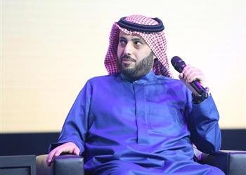 تركي آل الشيخ يرد ساخر ا على شوبير لا نلعب في حديقة منزلك