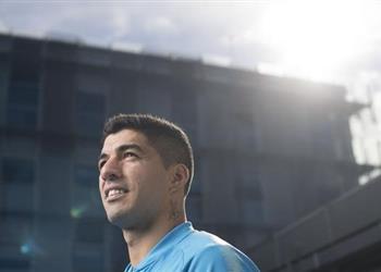 سواريز يكشف عن رسالته لدي يونج ومفاوضات دي ليخت