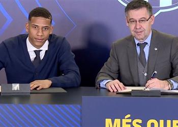 رسمي ا توديبو يجتاز الفحص الطبي ويوقع عقود انضمامه لبرشلونة