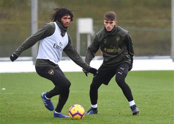 محمد النني يرحب بدينيس سواريز في آرسنال