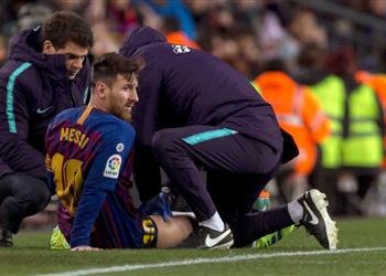 موندو ديبورتيفو صدمة وصمت من جماهير برشلونة لحظة إصابة ميسي
