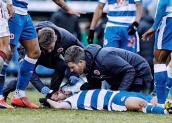 مدافع أستون فيلا يعتذر لمهاجم ريدينج بعد دهس وجهه