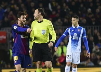 حكم الكلاسيكو الخصم الأكبر أمام ميسي في مواجهة ريال مدريد