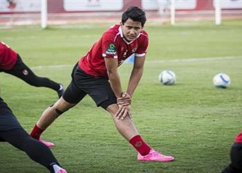 طبيب الأهلي يطمئن على إصابة عمرو جمال