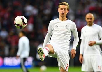 دي يونج لهذا السبب فضلت برشلونة على باريس واتمنى تكرار تجربة ميسي