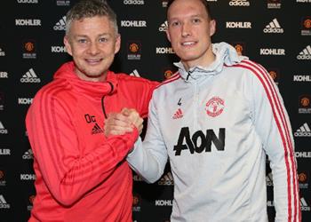 رسمي ا مانشستر يونايتد يعلن تجديد عقد فيل جونز