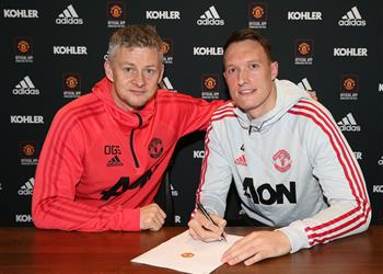 سولشاير يعلق على تجديد عقد فيل جونز