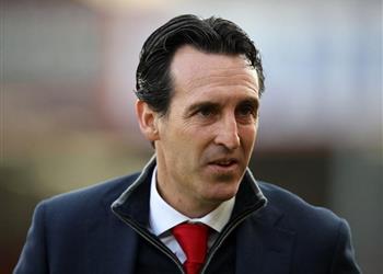 آرسنال يشعل سباق المنافسة على ظهير برشلونة السابق