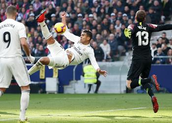 فيديو كاسيميرو يكرر إنجاز رونالدينيو بعد مقصية أتليتكو مدريد