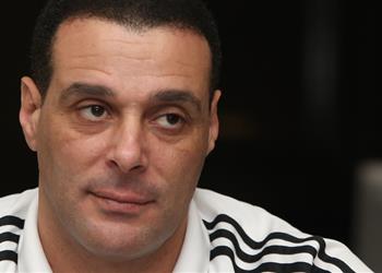 عصام عبد الفتاح عن الحكم الخامس في مباراة الأهلي والحدود مشهود له بالكفاءة وأولاده لا يذهبون للمدرسة بسبب الأزمة