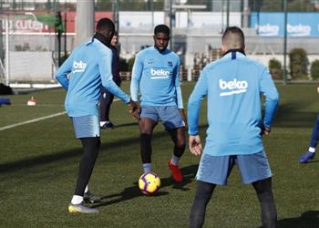 أس أومتيتي يضغط على برشلونة للسفر إلى ليون في دوري الأبطال