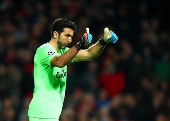 بوفون يحقق رقم ا قياسي ا بعد فوز باريس سان جيرمان على مانشستر يونايتد