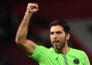 بوفون يحذر باريس سان جيرمان من غدر مانشستر يونايتد