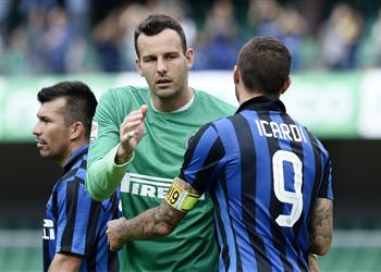 رسميا انتر يسحب شارة القيادة من ماورو إيكاردي