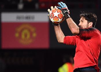 بوفون يشكر جماهير مانشستر يونايتد ليلة لا ت نسى