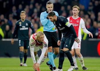 مهاجم أياكس يعترف بتوريط راموس في الإيقاف بدوري الأبطال