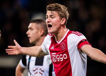 أسطورة أياكس يرد على أنباء اقتراب دي ليخت من يوفنتوس