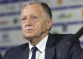 رئيس ليون يرد على مساندة مبابي أمام برشلونة برسالة غريبة