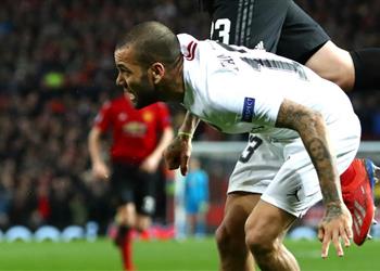 داني ألفيس حان الوقت ليتوج باريس سان جيرمان بدوري الأبطال