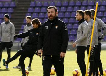 مدرب الوليد من الخطأ التركيز على ميسي فقط