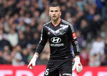 حارس ليون إقصاء برشلونة من دوري الأبطال سيكون إنجاز ا سحري ا