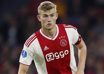 آرسنال ينافس كبار أوروبا على ضم دي ليخت