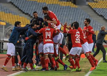 الأهلي يسعى لاستغلال تعثر بيراميدز بمواجهة الداخلية في الدوري