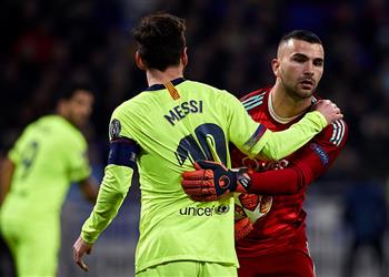 حارس ليون برشلونة فريق غير عادي وتنتظرنا مهمة كبيرة في الكامب نو