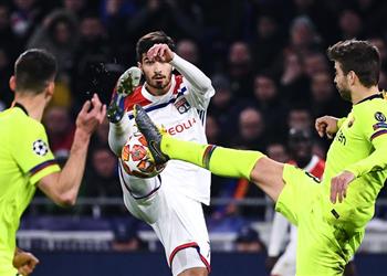 مدرب أوروجوياني يدافع عن سواريز ويرشح برشلونة لتخطي ليون