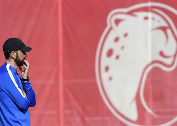 مدرب إشبيلية يؤكد غياب لاعبه عن مواجهة برشلونة ويشيد بميسي