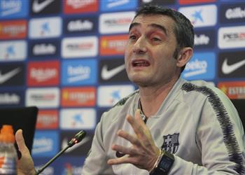 فالفيردي يكشف موقف ميسي وأومتيتي من المشاركة أمام إشبيلية ويدافع عن سواريز